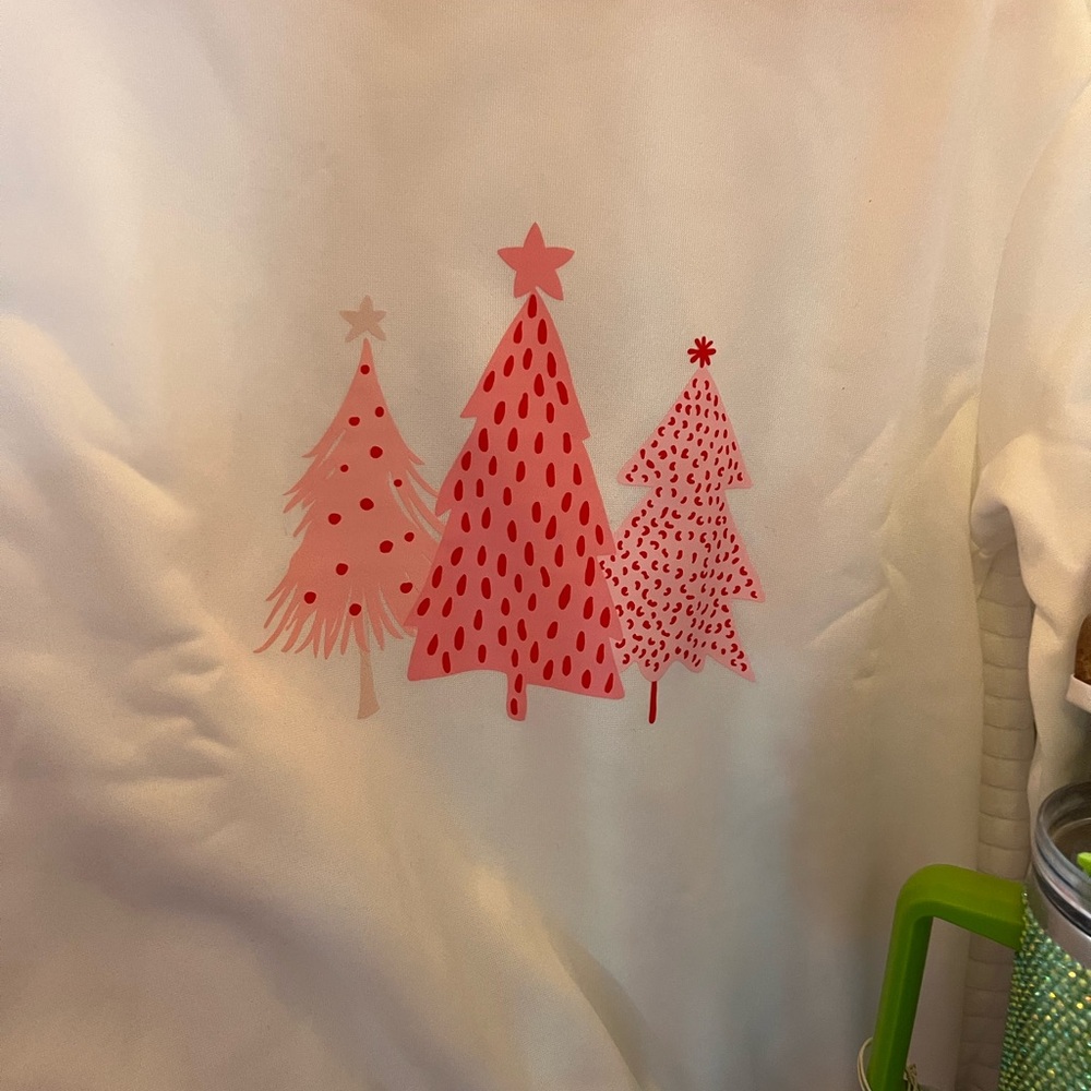 PINK TREE 🌲 SweatShirt Great for Christmas Or WINTER Holiday Valentines Day 🩷❤️💋